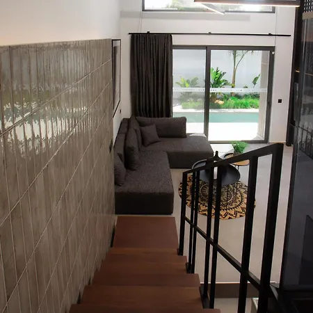 Three Doors Complex פליראקי