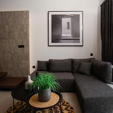 Three Doors Complex * פליראקי