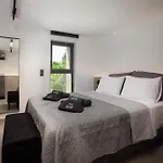 Vilă Three Doors Complex *