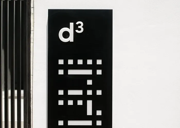 Three Doors Complex פליראקי