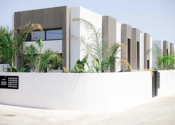 Three Doors Complex וילה