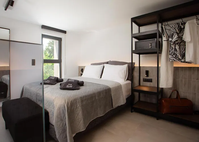 Three Doors Complex *