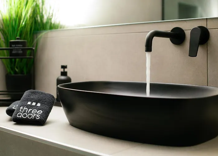 Three Doors Complex וילה פליראקי