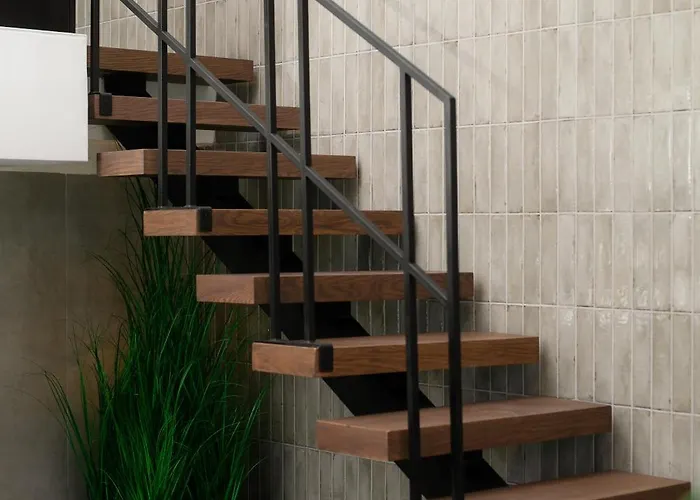 Three Doors Complex פליראקי