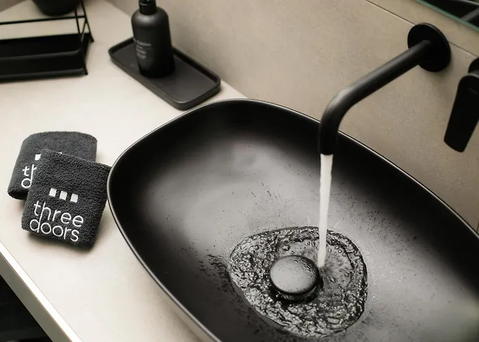 Three Doors Complex וילה פליראקי