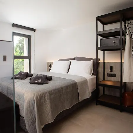 Three Doors Complex *